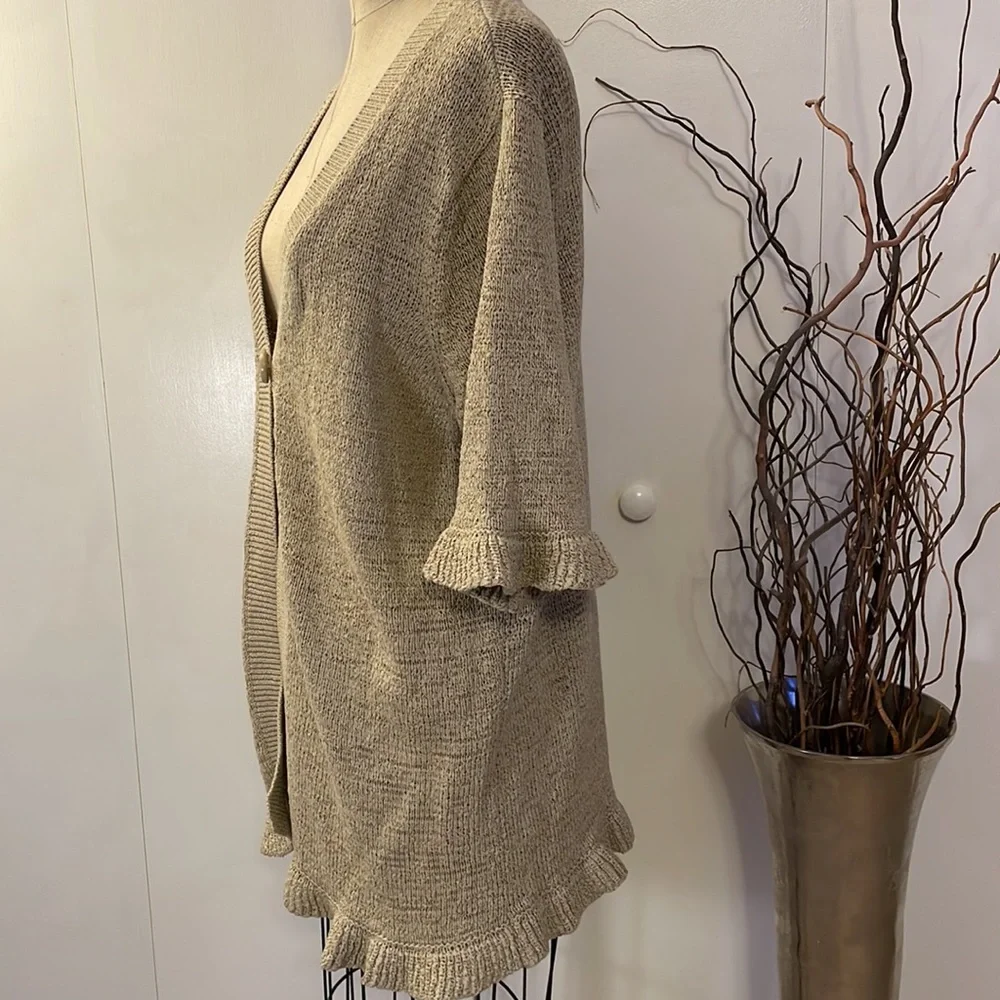 Sarah Spencer One button cardigan sweater with ruffle trim - Picture 4 of 7